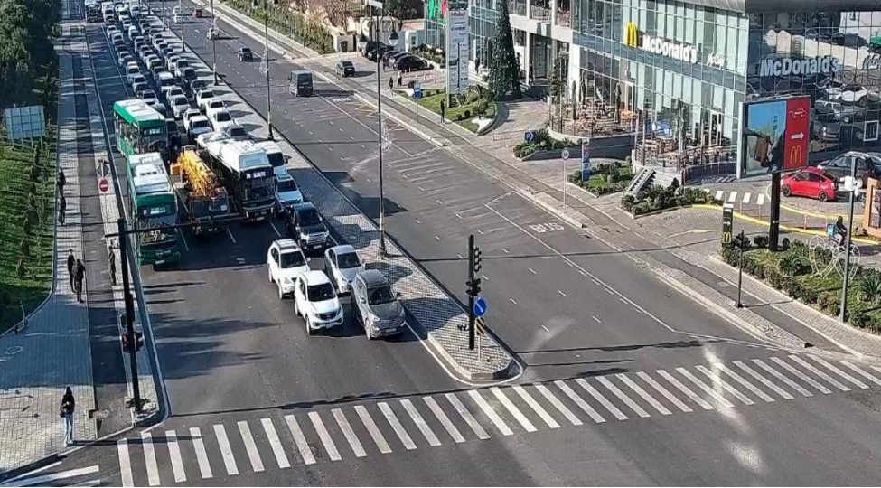8-noyabr-prospektinde-qeza-olub-sixliq-yaranib
