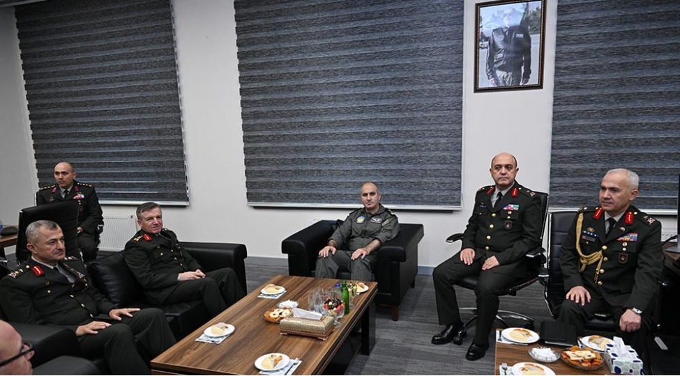 azerbaycan-ve-turkiye-arasinda-movcud-herbi-emekdashliq-muzakire-olunub