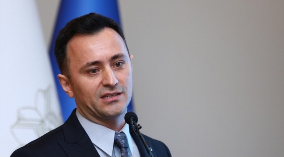 azerbaycanda-23-ailede-hem-valideyn-hem-de-ovladina-tehsil-krediti-verilib