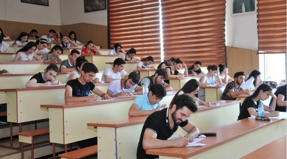 son-uch-ilde-46-mine-yaxin-telebeye-tehsil-krediti-verilib