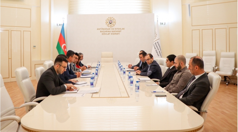 dovlet-xidmetinde-sahibkarlarla-maariflendirici-gorushler-kechirilib