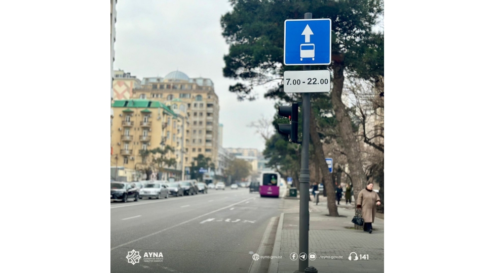 daha-bir-kuchede-avtobus-zolaginin-quvvede-olma-vaxtini-bildiren-yol-nishani-qurashdirilib
