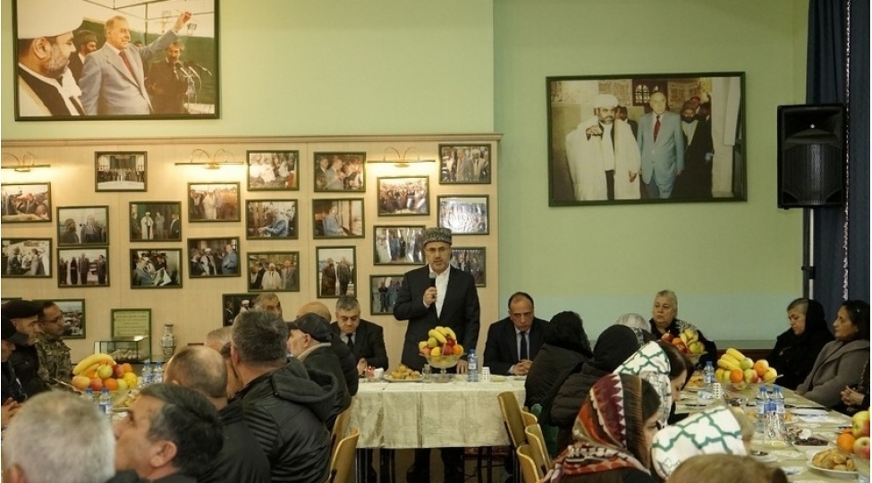 bibiheybet-mescidinde-shehid-aileleri-ve-qazilerle-gorush-kechirilib