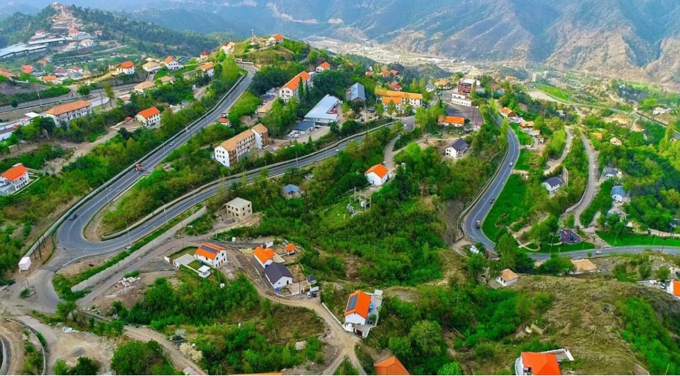 azad-edilmish-erazilerde-3-min-km-den-artiq-yol-salinib-video