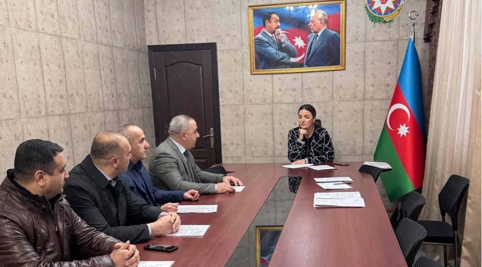 konul-nurullayeva-vetendashlarla-novbeti-gorushunu-kechirib