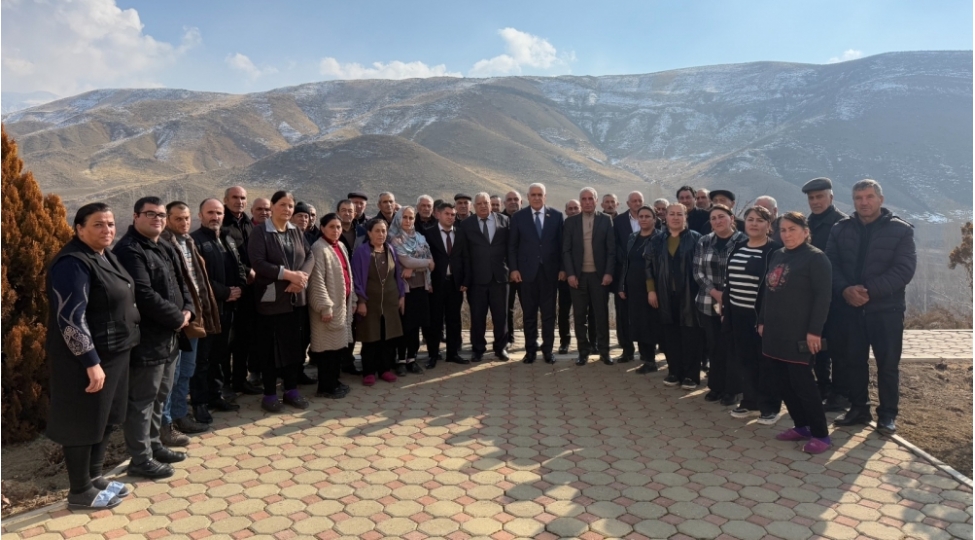 millet-vekili-vuqar-rehimzade-culfada-sechicileri-ile-novbeti-gorushunu-kechirib-foto-2