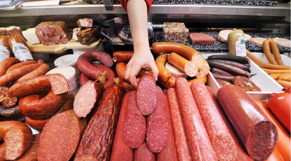 azerbaycanda-kolbasa-istehsali-texminen-4-azalib
