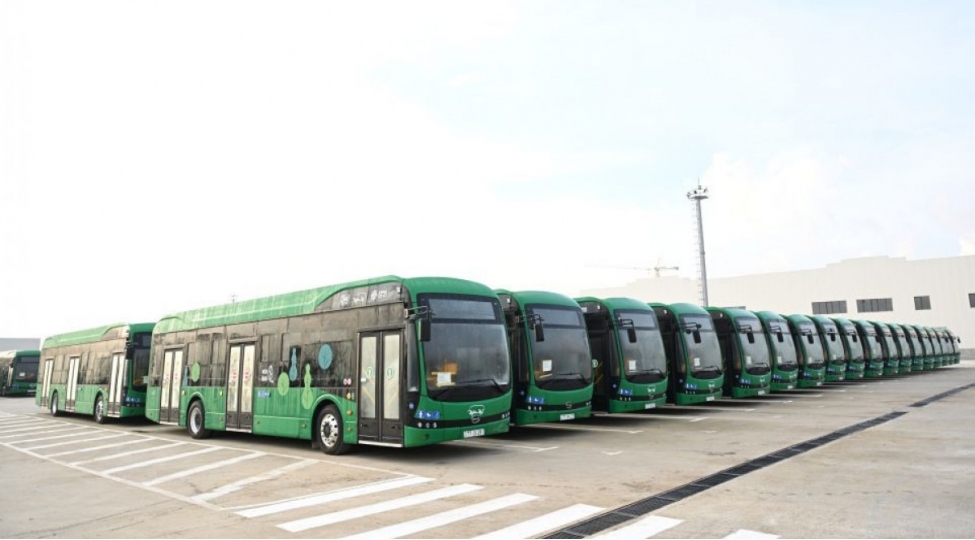 prezident-bakiya-artiq-161-yeni-elektrik-avtobusu-getirilib