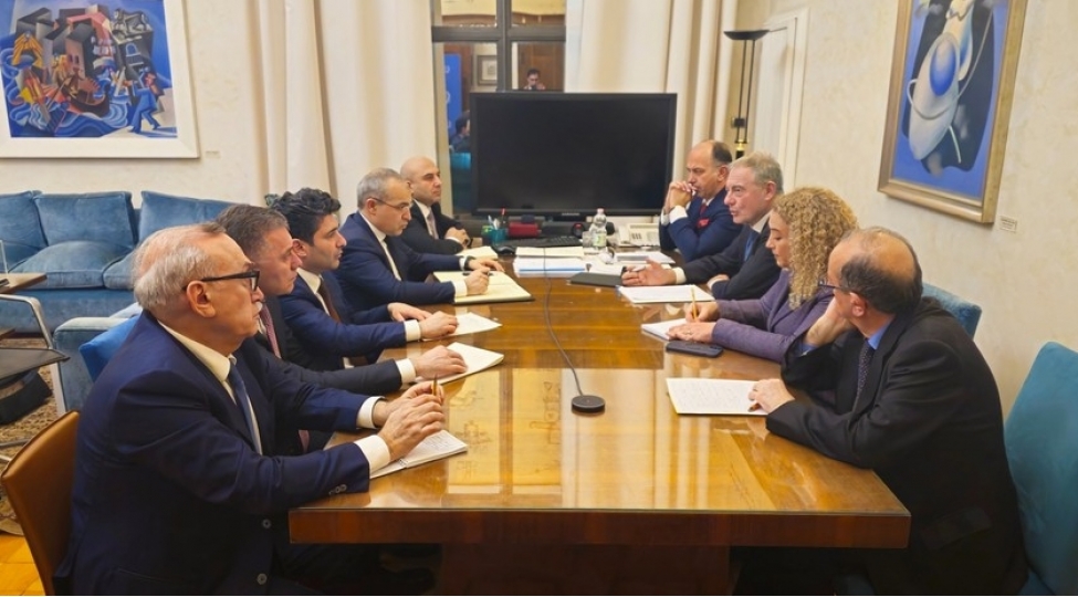 azerbaycan-italiya-ile-birge-investisiya-layihelerini-muzakire-edib