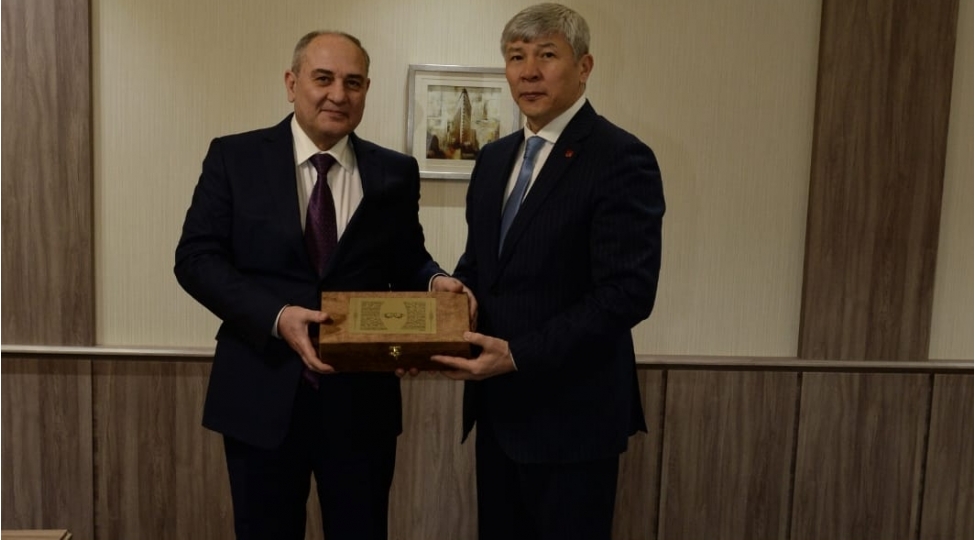 tahir-budaqovla-qirgiz-respublikasinin-azerbaycandaki-sefiri-maksat-mamitkanov-arasinda-gorush-kechirilib-foto