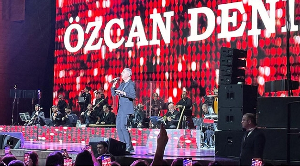 ozcan-deniz-bakiya-gelmeyi-uzun-zamandir-gozleyirdik-video