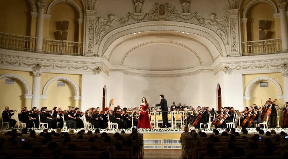 dovlet-simfonik-orkestrinin-novruz-bayramina-hesr-olunmush-konserti-olub