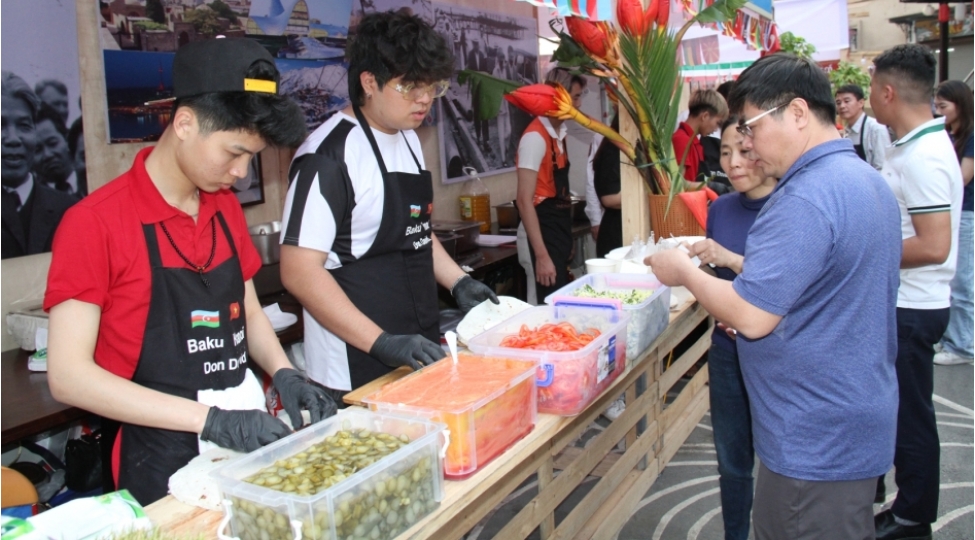 azerbaycan-metbexi-vyetnamin-ilk-barbekufestivalinda-teqdim-olunur