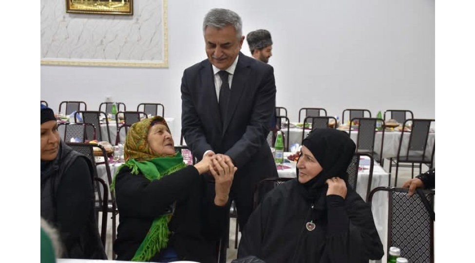 imishlide-shehid-aileleri-uchun-iftar-sufresi-achilib-foto