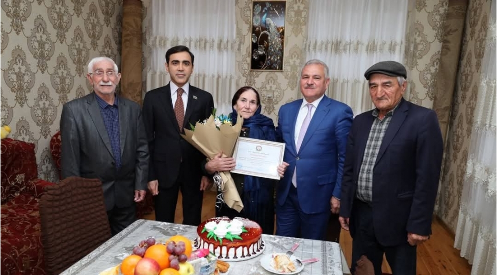 terterde-shehid-salameddin-eliyevin-ailesi-ziyaret-olunub