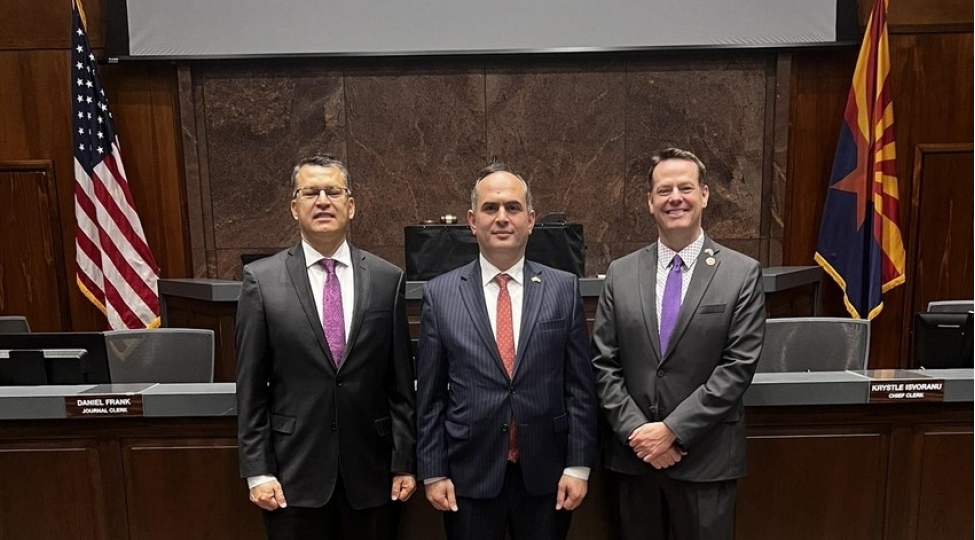 azerbaycanin-bash-konsulu-arizona-shtatinin-dovlet-resmileri-ile-gorushub