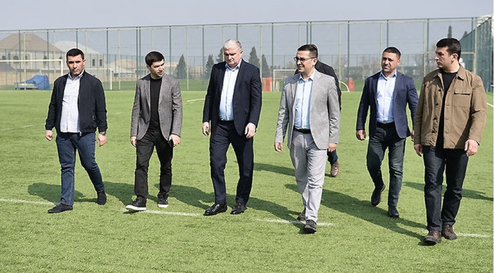 daha-iki-bolgede-futbol-obyektlerine-baxish-kechirilib