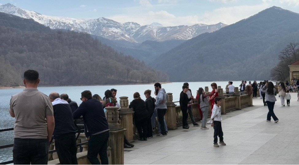 bayram-gunlerinde-milli-parklara-6-minden-chox-turist-sefer-edib