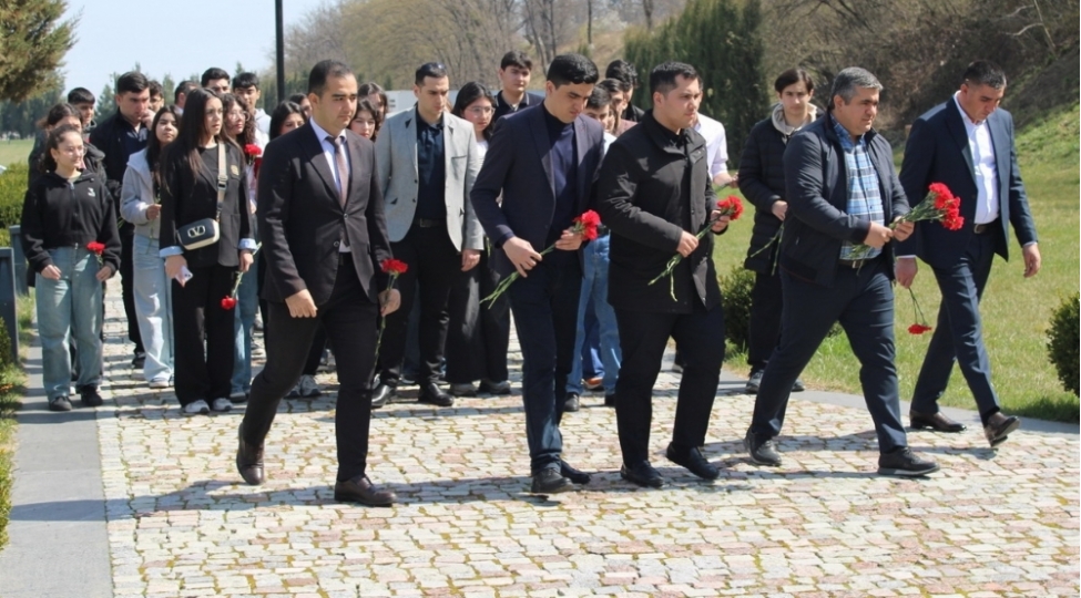 yap-nizami-rayon-teshkilatinin-gencleri-ve-konulluleri-quba-soyqirimi-memorial-kompleksini-ziyaret-edibler