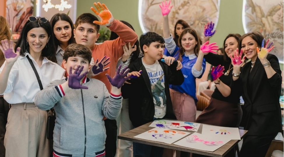 tebib-autizm-xestelik-deyil-ferqlilikdir-adli-layihe-kechirib