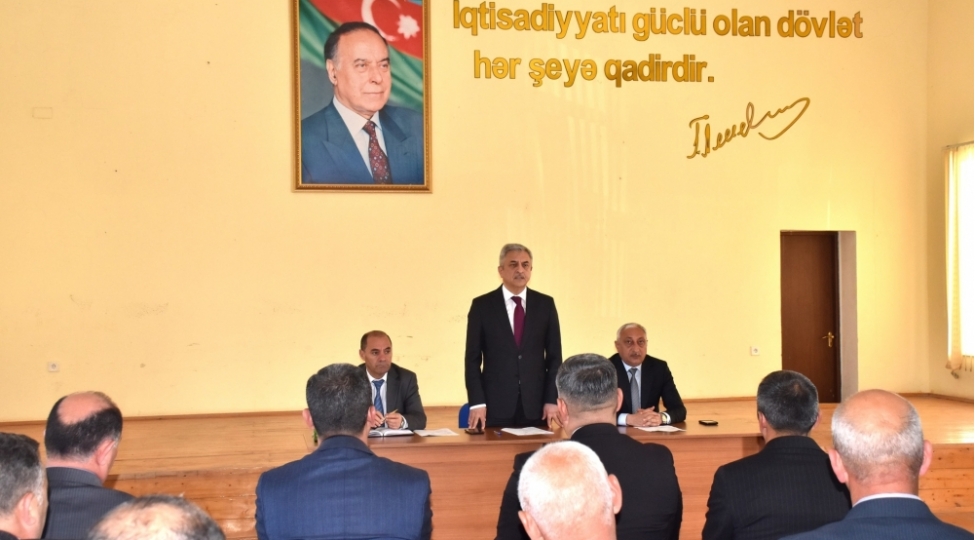 imishlinin-allahmedetli-kendinde-vetendashlarla-seyyar-gorush-kechirilib-foto