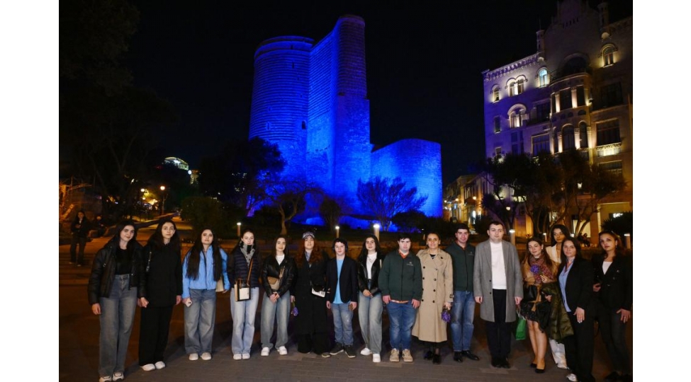 bakida-bir-sira-obyektler-ve-memarliq-abideleri-mavi-rengle-ishiqlandirilib