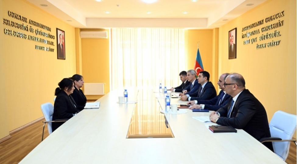 medeniyyet-naziri-saatlida-vetendashlarin-muracietini-dinleyib