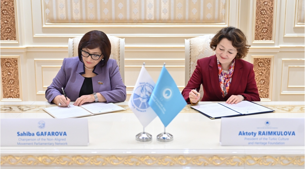 qoshulmama-herekati-parlament-shebekesi-ile-turk-medeniyyeti-ve-irsi-fondu-arasinda-memorandum-imzalanib