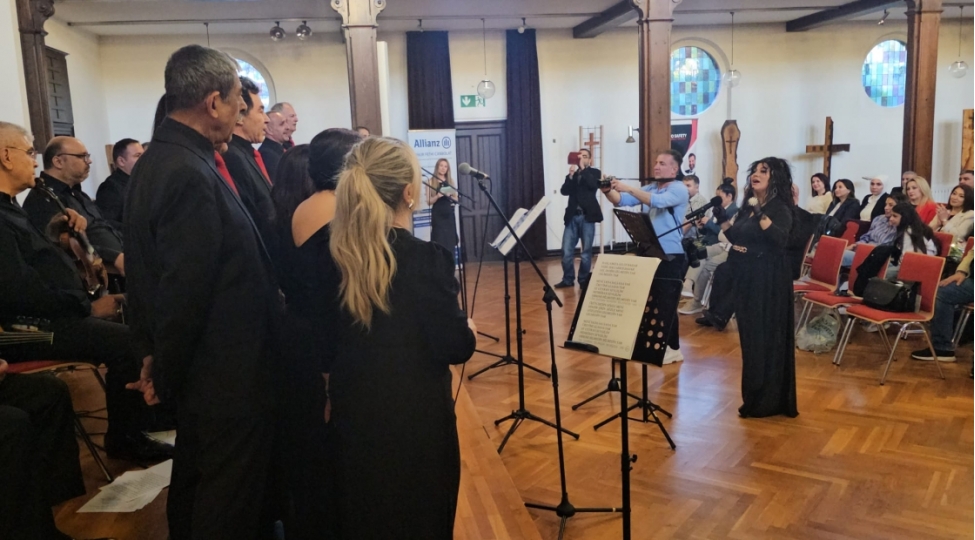 kolnde-azerbaycanin-medeni-irsinin-tebligine-hesr-edilmish-multikultural-nostalji-axshami-adli-konsert-teshkil-olunub