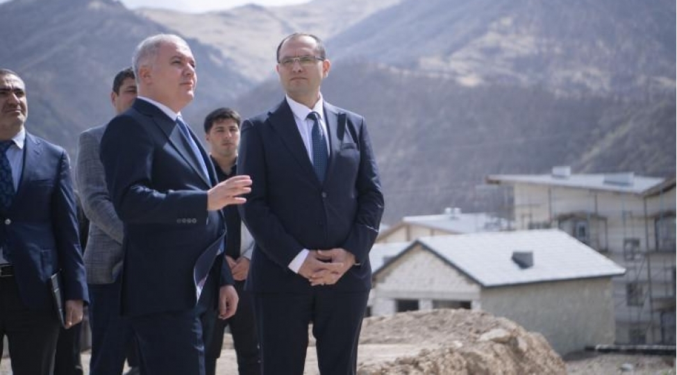 mecnun-memmedov-kelbecer-ve-agderede-teserrufatlara-bash-chekib-fermerlerle-gorushub