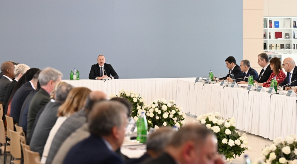 prezident-ada-universitetinde-kechirilen-beynelxalq-forumla-bagli-goruntuler-paylashib