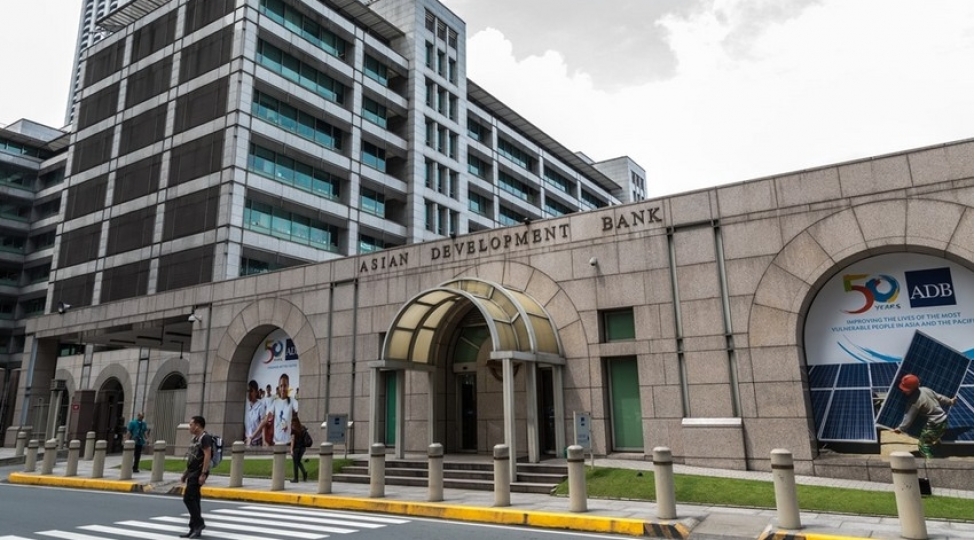 adb-azerbaycanda-dovlet-xidmetlerine-ozel-shirketlerin-celb-edilmesi-semereli-alet-ola-biler