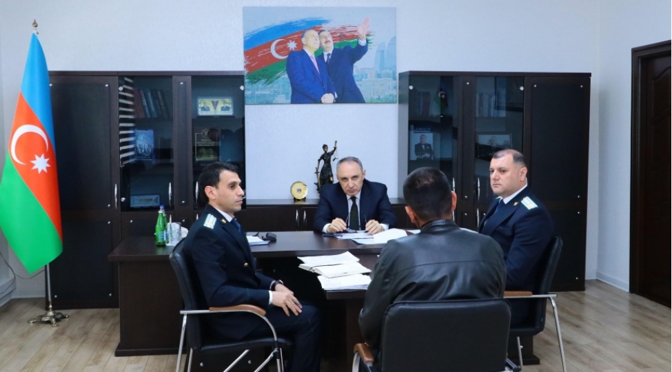 bash-prokuror-yevlaxda-vetendashlarin-muracietlerini-dinleyib