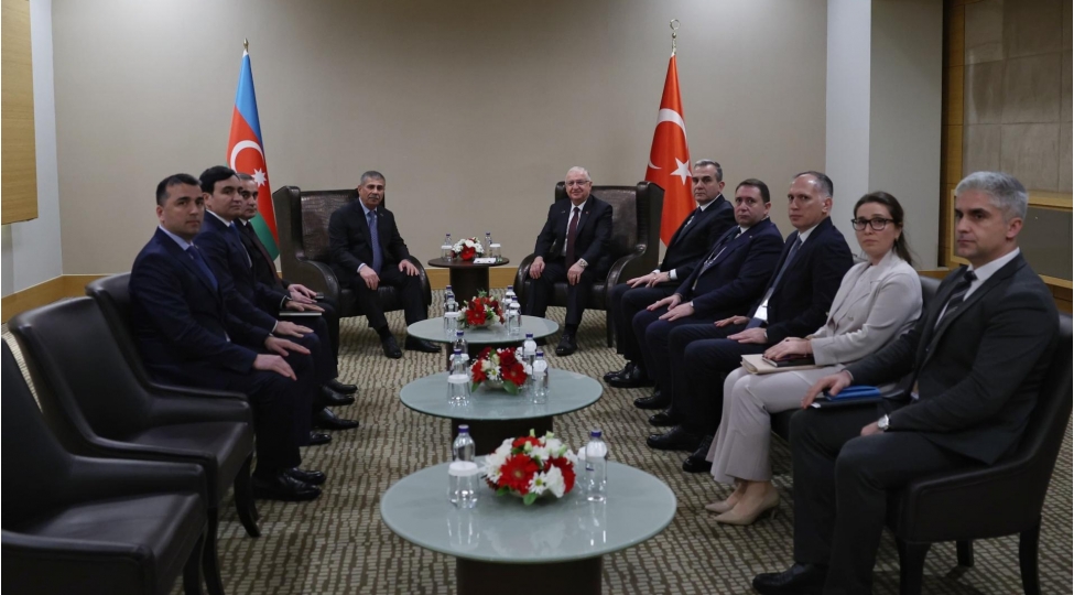 zakir-hesenov-turkiyeli-hemkari-yashar-gulerle-gorushub