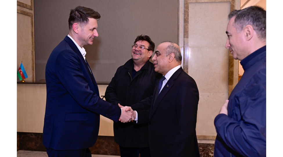 mircha-abrudea-azerbaycana-resmi-sefere-gelib