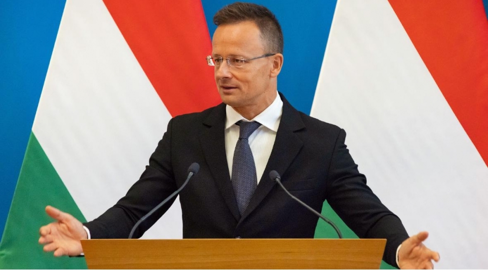 beynelxalq-siyasetde-qarshiliqli-hormet-chatishmazligi-var-siyarto