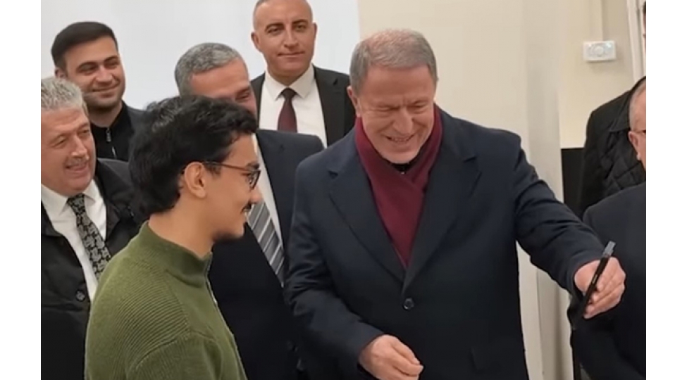 hulusi-akarin-qarabag-universitetinin-telebesi-ile-semimi-sohbeti-video