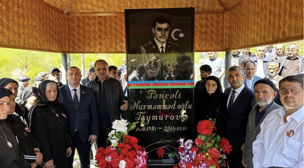 qehremanliq-dastani-yazan-penceli