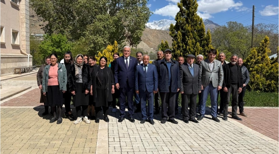 milli-meclisin-deputati-vuqar-rehimzade-ordubadda-sechicileri-ile-novbeti-gorushunu-kechirib-foto-3