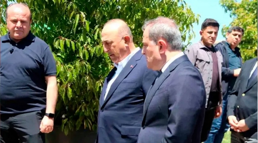 ceyhun-bayramov-movlud-chavushogluya-bashsagligi-vermek-uchun-alanyaya-gedib