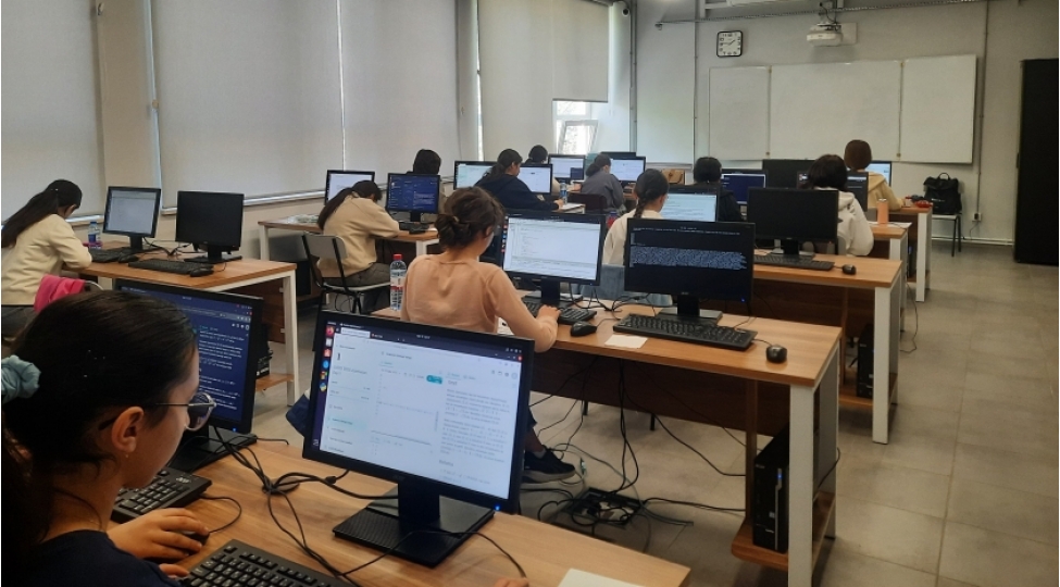 mektebli-qizlar-olkemizi-avropa-qizlar-informatika-olimpiadasinda-temsil-edecekler
