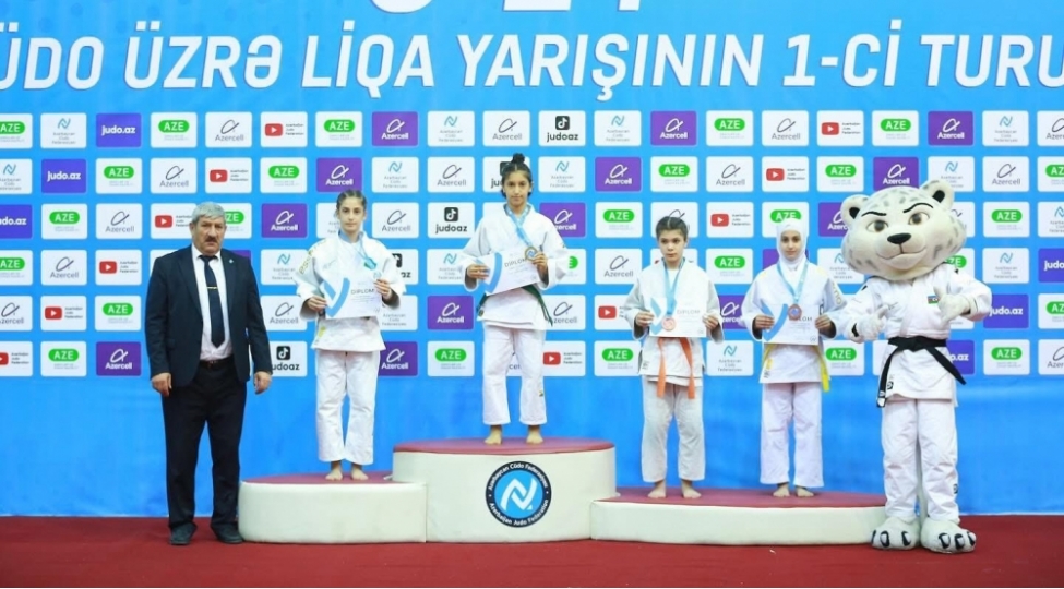 ahita-ailesinin-genc-chempionu-ayla-memmedli