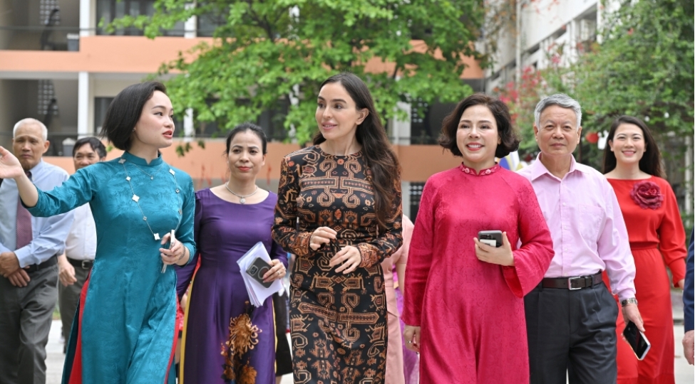 heyder-eliyev-fondunun-vitse-prezidenti-leyla-eliyeva-vyetnama-sefer-edib