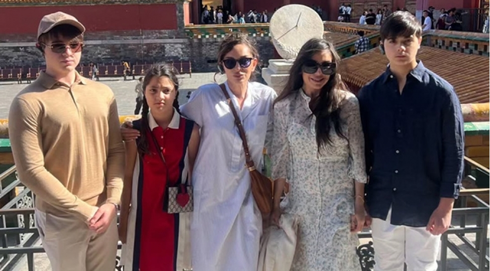 mehriban-eliyeva-ailesi-ile-pekini-gezib-foto