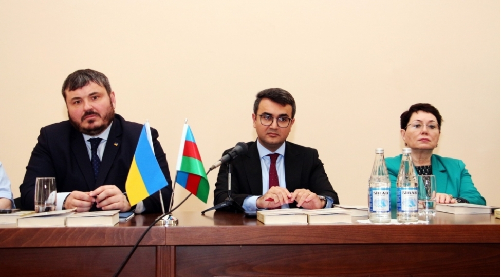 ukrayna-diline-tercume-olunan-eli-ve-nino-kitabinin-teqdimati-kechirilib