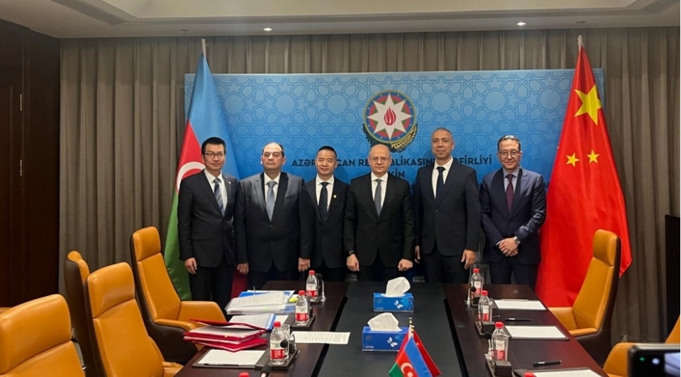 chin-shirketleri-ile-yashil-enerji-uzre-6-sened-imzalanib