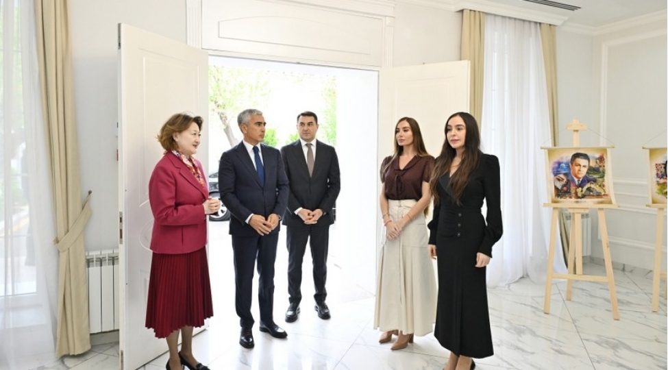 leyla-eliyeva-ve-arzu-eliyeva-turk-medeniyyeti-ve-irsi-fondunu-ziyaret-edibler