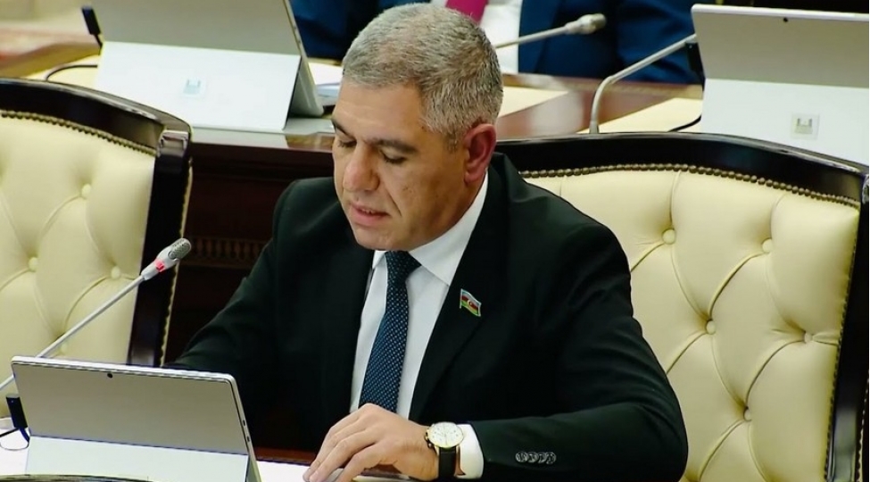 200-manat-kredit-borcu-olanlarin-olkeden-chixa-bilmemesi-problemli-kreditleri-azaltmayacaq