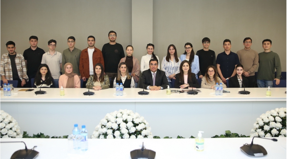 banm-rektoru-elmar-qasimov-teknofest-2025de-ishtirak-edecek-telebelerle-gorushub-2