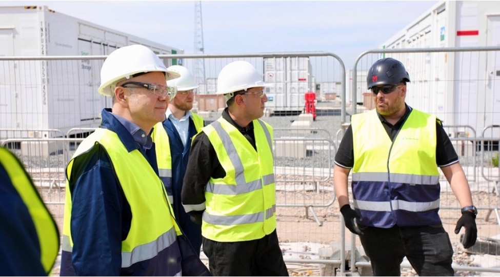 perviz-shahbazov-britaniyada-azerbaycanin-yashil-enerji-potensialini-muzakire-edib